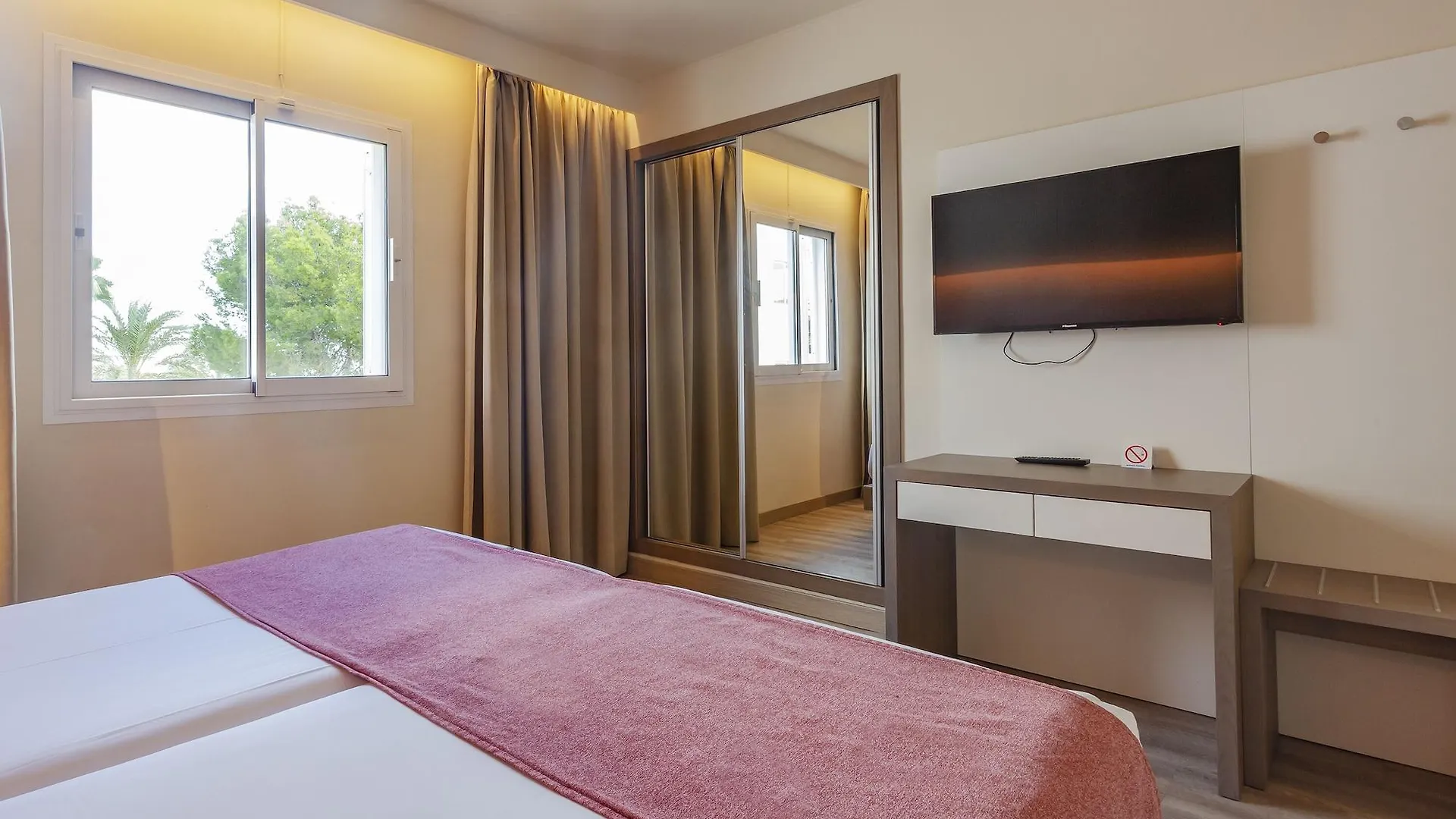 Marins Suites - Adults Only Hotel Кала Миллор